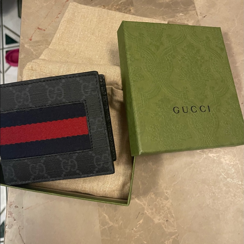 Authentic Gucci Wallet - Picture 1 of 1